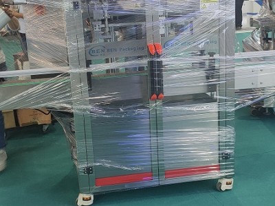 泉州生產(chǎn)貼標(biāo)機廠家 圓瓶貼標(biāo)機 貼標(biāo)機