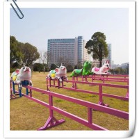 新款網紅無動力競賽小豬快跑親子騎小豬賽跑景區室外打卡游樂設備